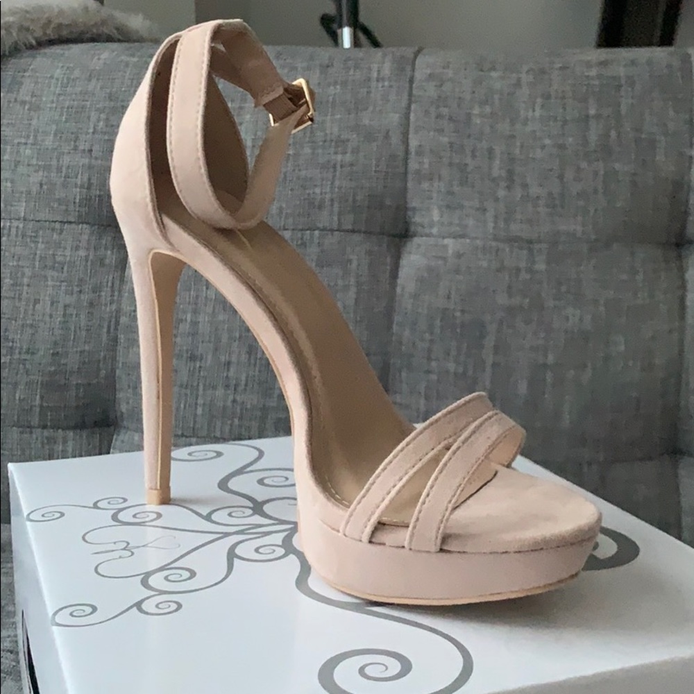 NWT nude heels